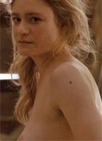 Джулия Йенч