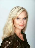 Саския Валенсия