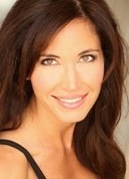 Энджи Папаниколас