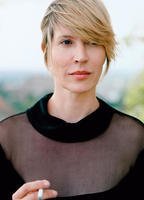 Джулия Дэвис