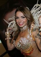 Джулия Менезес