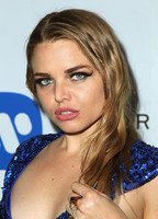 Кирстен Холл