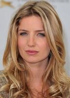 Аннабель Уоллис