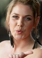 Фелиситас Волл