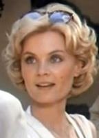 Дженнифер Холмс