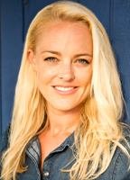 Дженни Ворчит