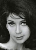 Анджанетт Комер