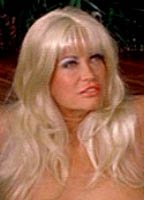 Энни Маколи