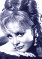 Шарлин Холт