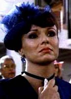 Джули Уолтерс