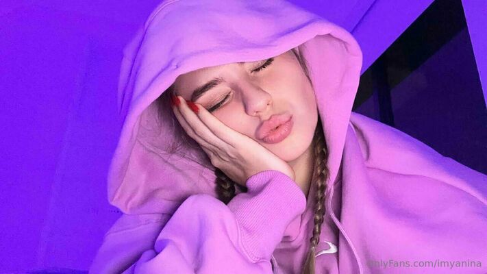 Aliceredlips