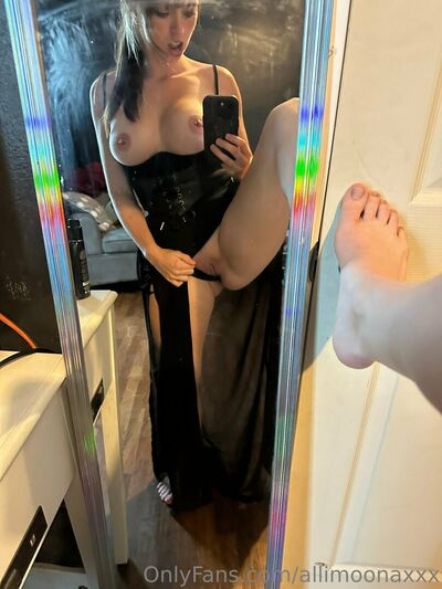 Allimoonaxxx