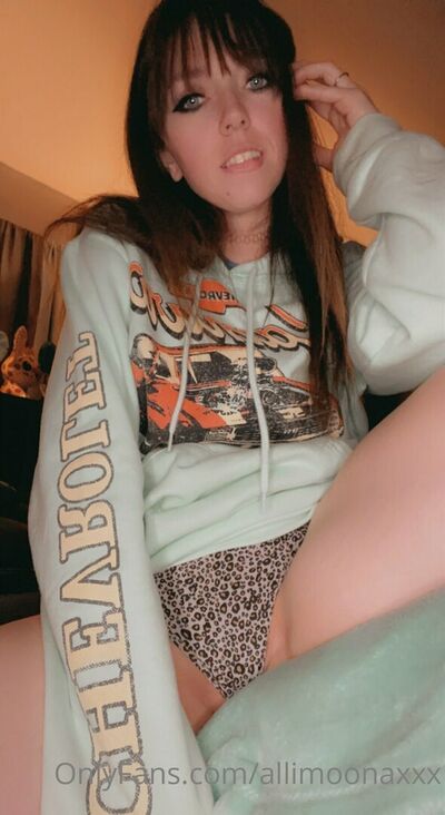 Allimoonaxxx
