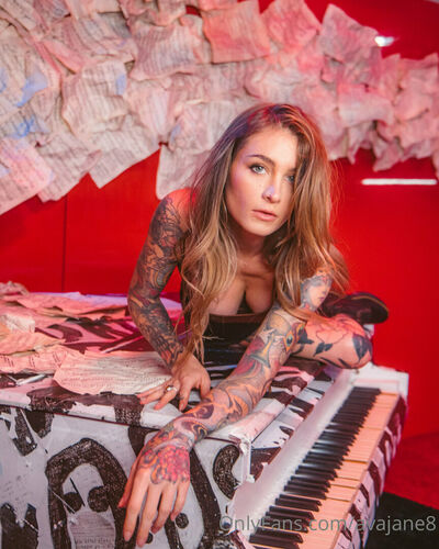 Avajane8