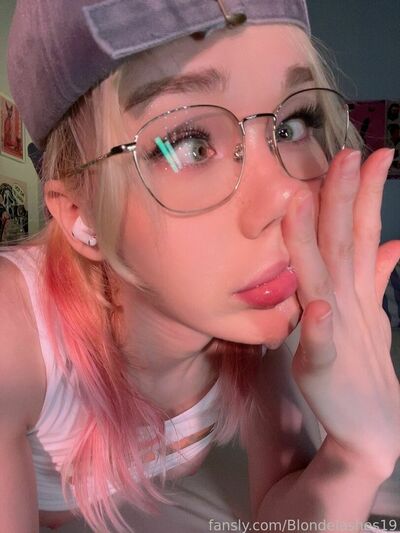 Blondelashes19