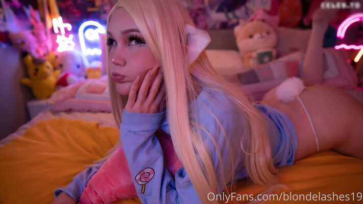 Blondelashes19