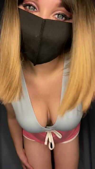 Bustyfox1