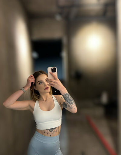 Carlyonlycarly