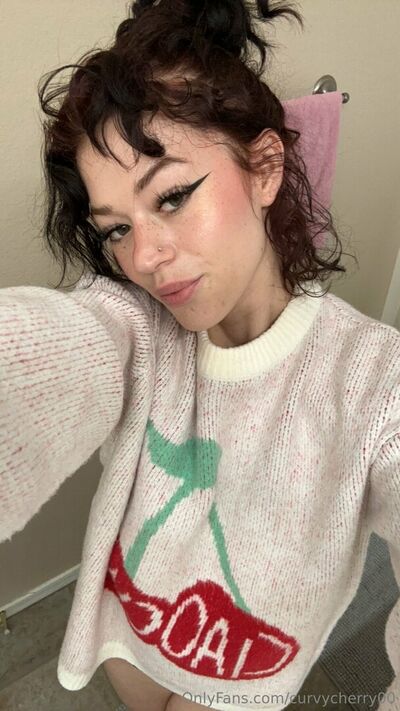 Curvycherry00