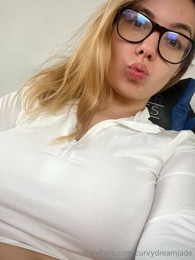 Curvydreamjade