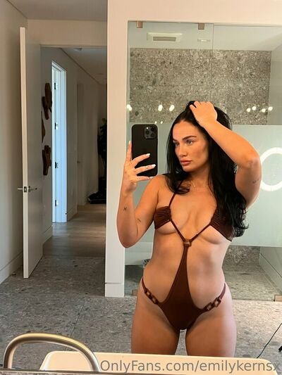 Emilykernsx