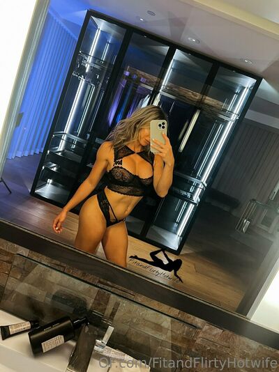 Fitandflirtyhotwife
