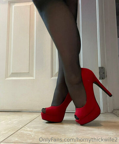 Hornythickwife2