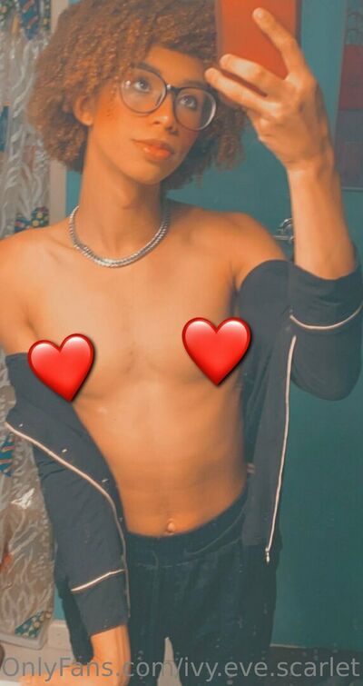 Ivyevescarlet