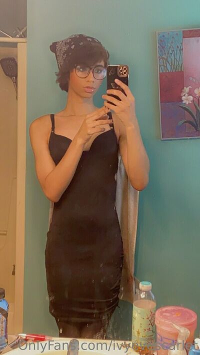 Ivyevescarlet