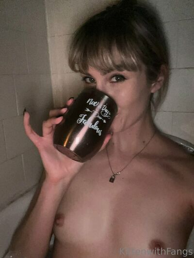 Kittenwithfangsfree