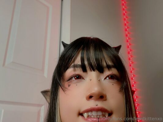 Lewdkittenxo