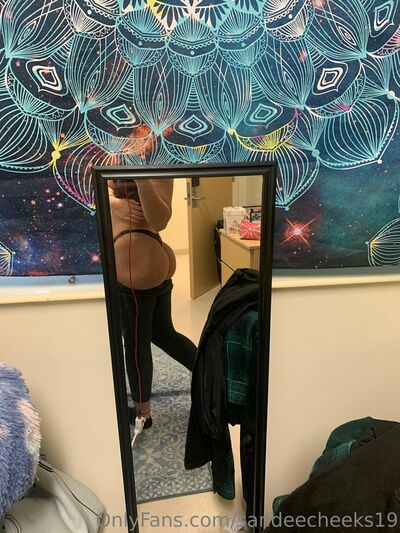 Sandeecheeks19