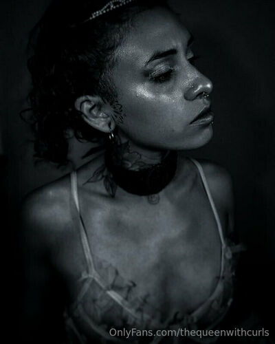 Thequeenwithcurls
