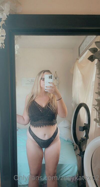Zoeykatexo2