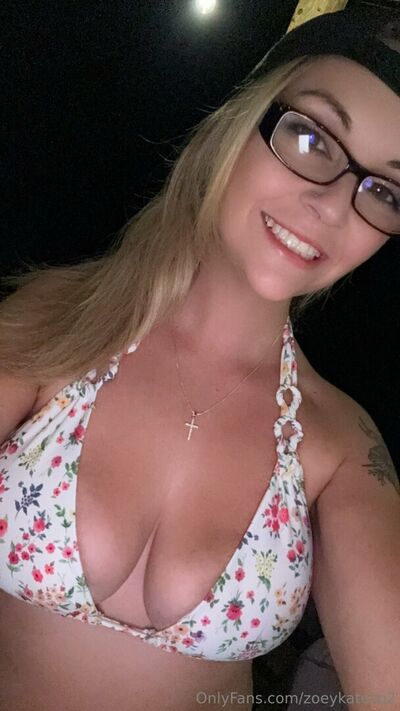Zoeykatexo2