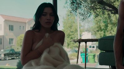 Джулия Келли