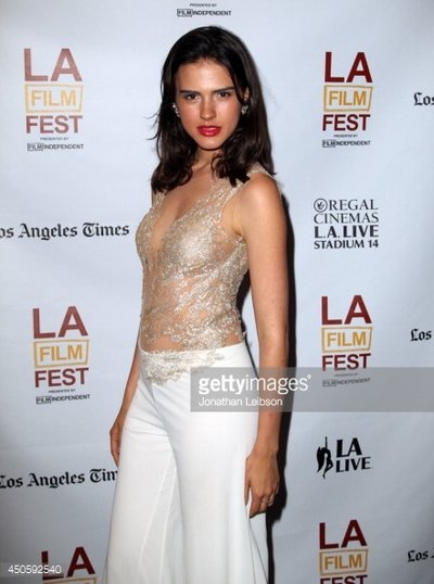 Лара Восбург