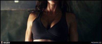 Энджи Папаниколас