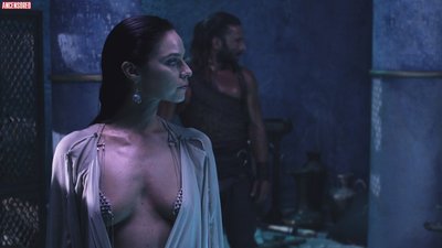 Кэти Луиза Сондерс