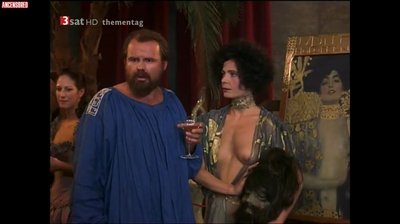 Моника Мандл