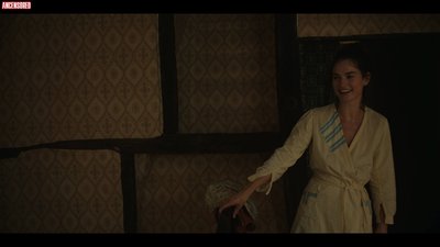 Лили Джеймс