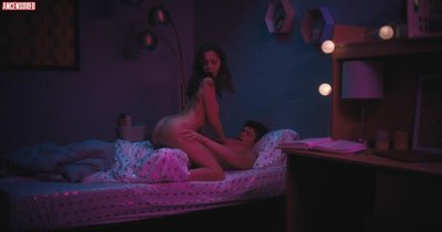 Макензи Вега