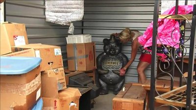 Дженни Ворчит